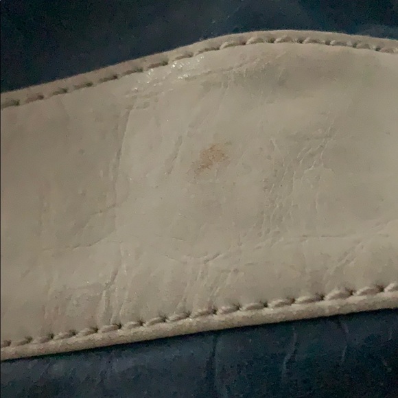 Guess Purse - Picture 5 of 6